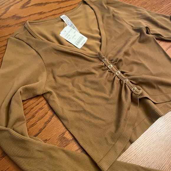 Garage Brown Long Sleeved Croptop - Picture 3 of 5